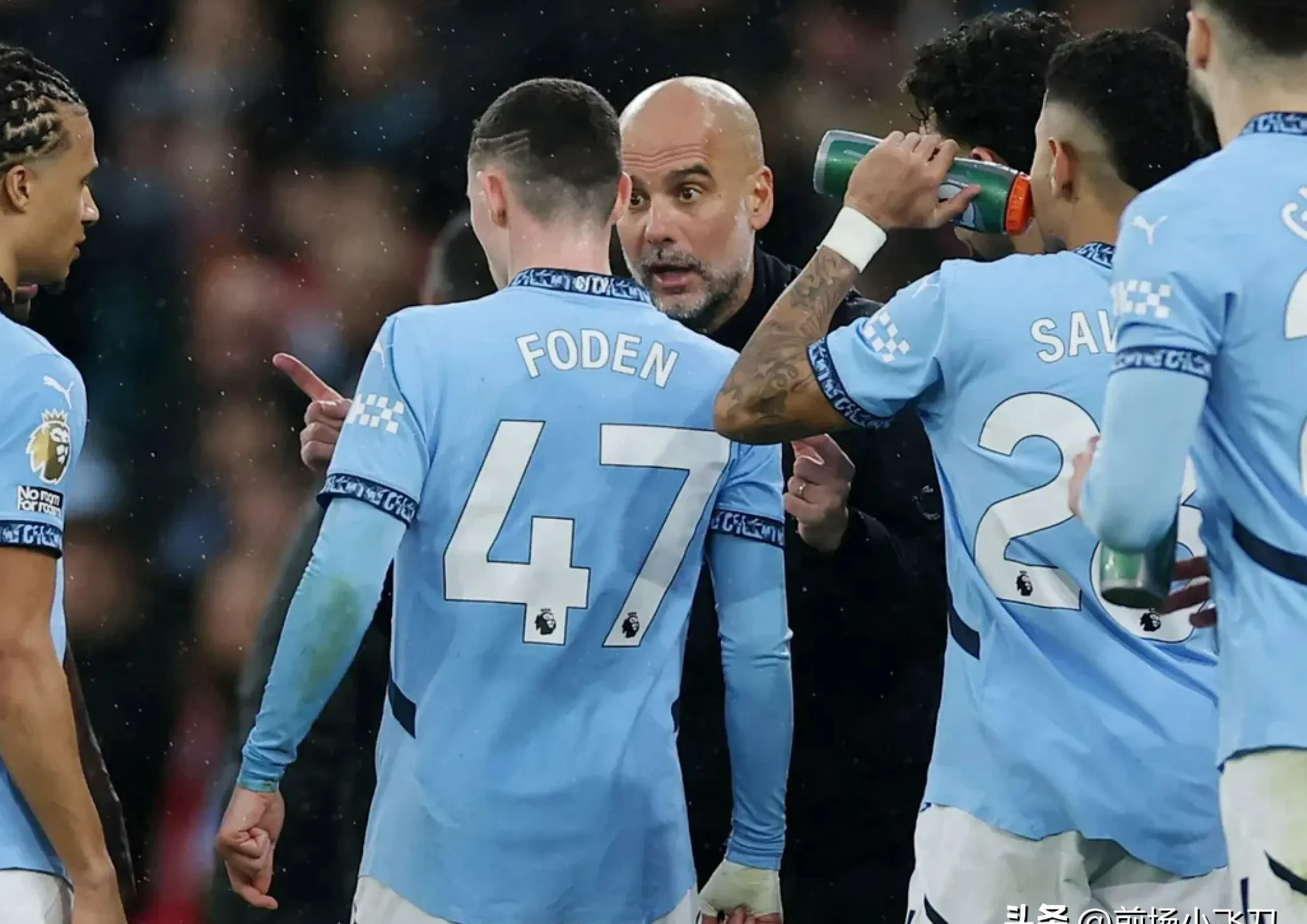 星空官网-英超赛场上的经典瞬间回顾，令人难忘