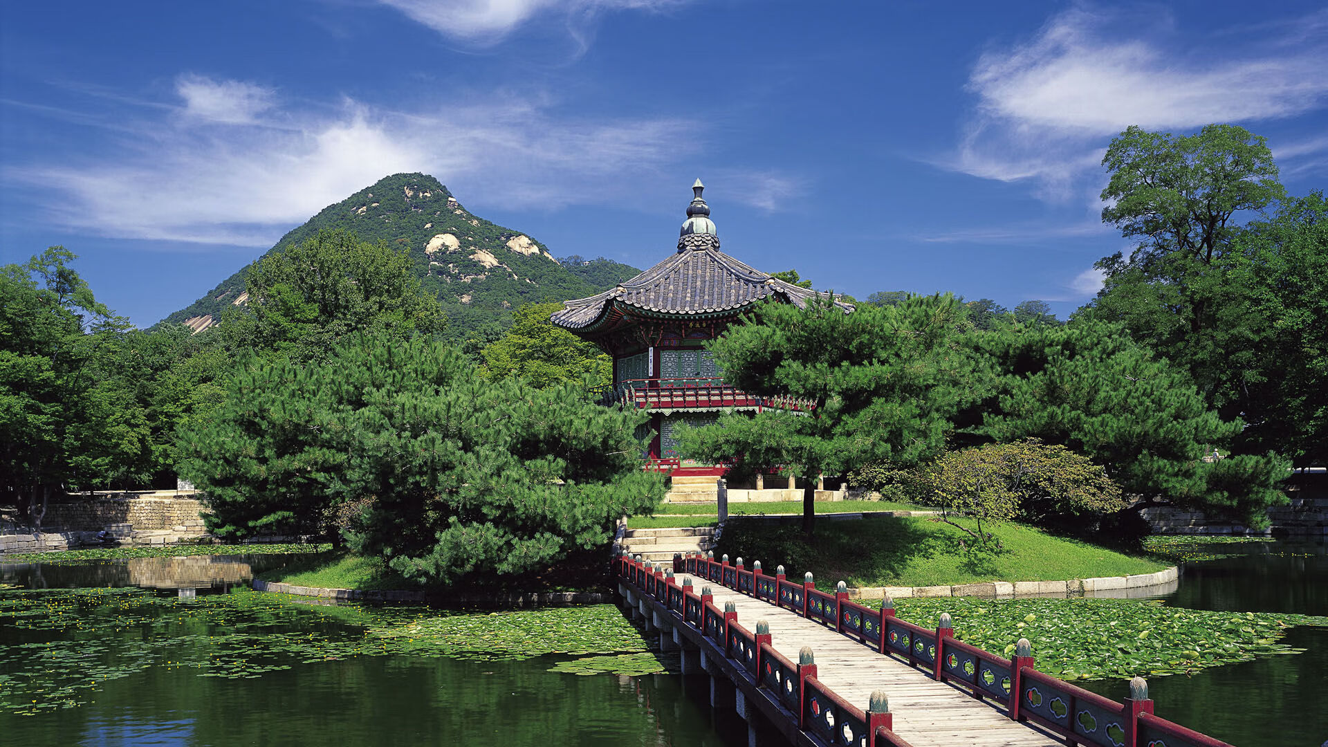 中国三人篮球男队攻势凌厉 多次打出精彩进攻，中国三人篮球男篮